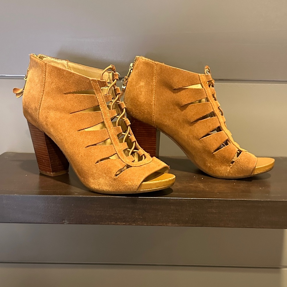 Michael Kors Elsie‎ Cutout Lace-Up Women's Booties in Acorn Brown Suede